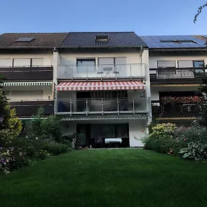 Privatunterkunft Cheerful Roof Flat In A Private German Style House